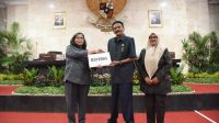 Pj Wali Kota Kediri dan DPRD Kota Kediri Tandatangani Persetujuan Bersama Dua Raperda